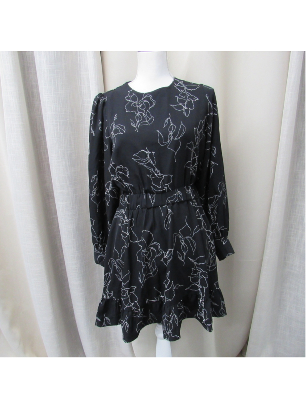 Kittenish Black White Floral Outline Long Sleeve Ruffle Mini Dress Medium